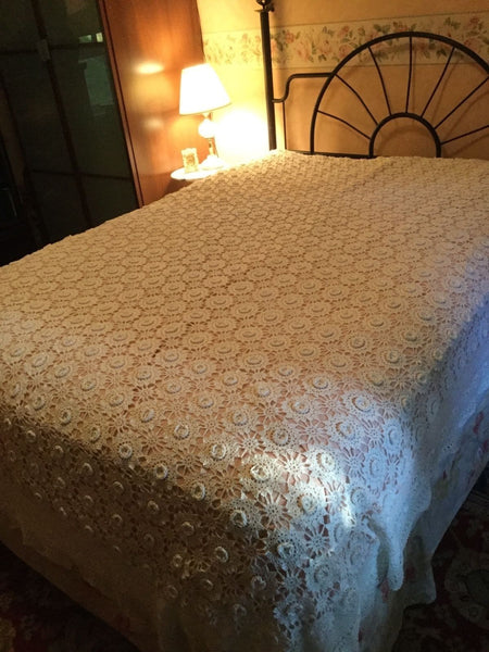 Antique White Crochet & Linen Coverlet Bed Cover 91 x 95